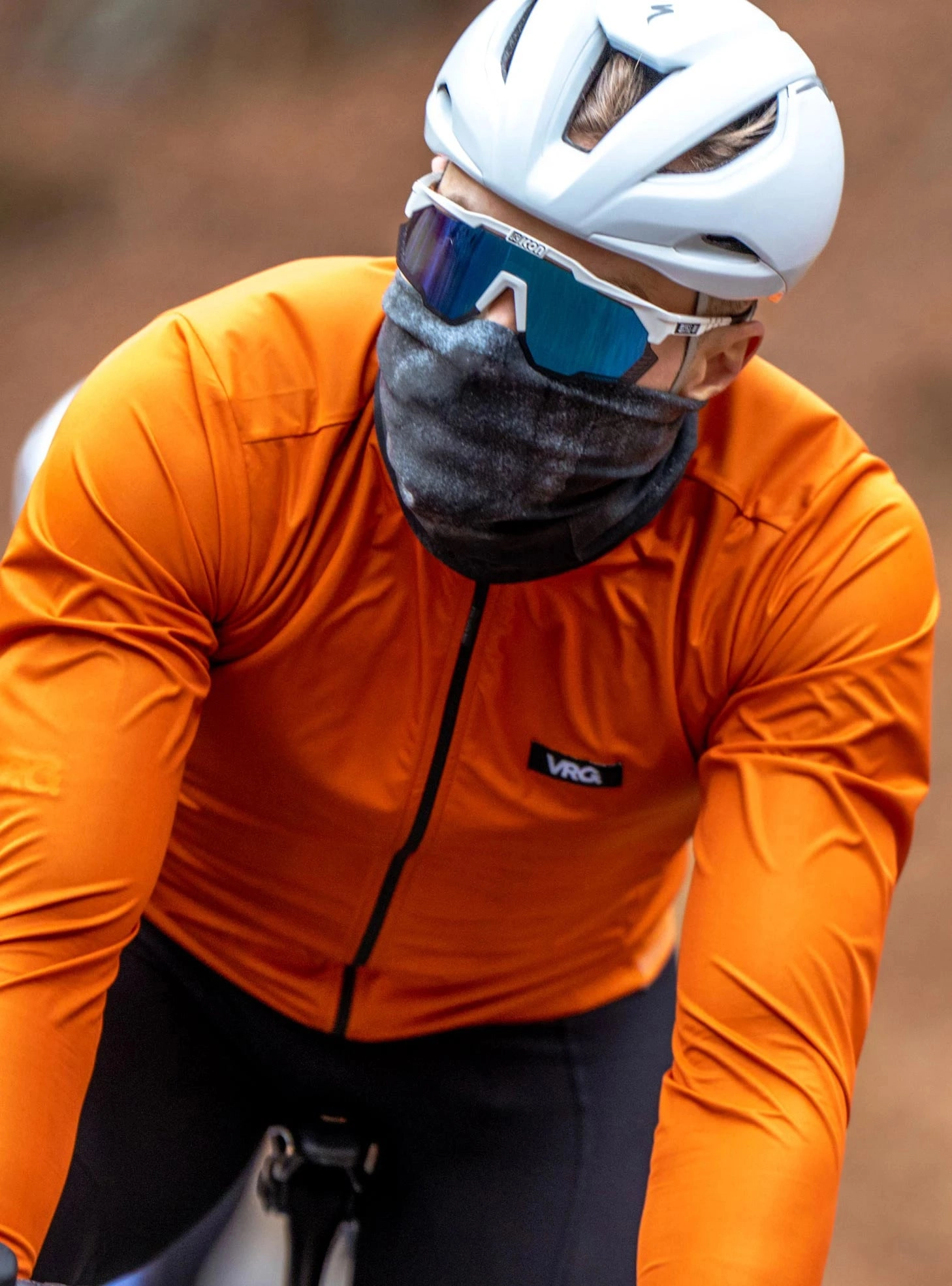 916 VRG NECK WARMER - POUR