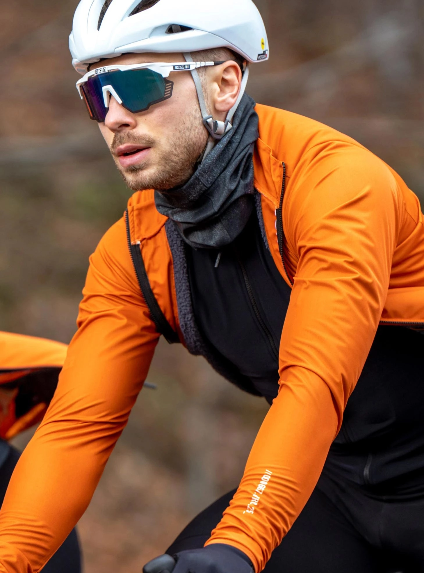 916 VRG NECK WARMER - POUR
