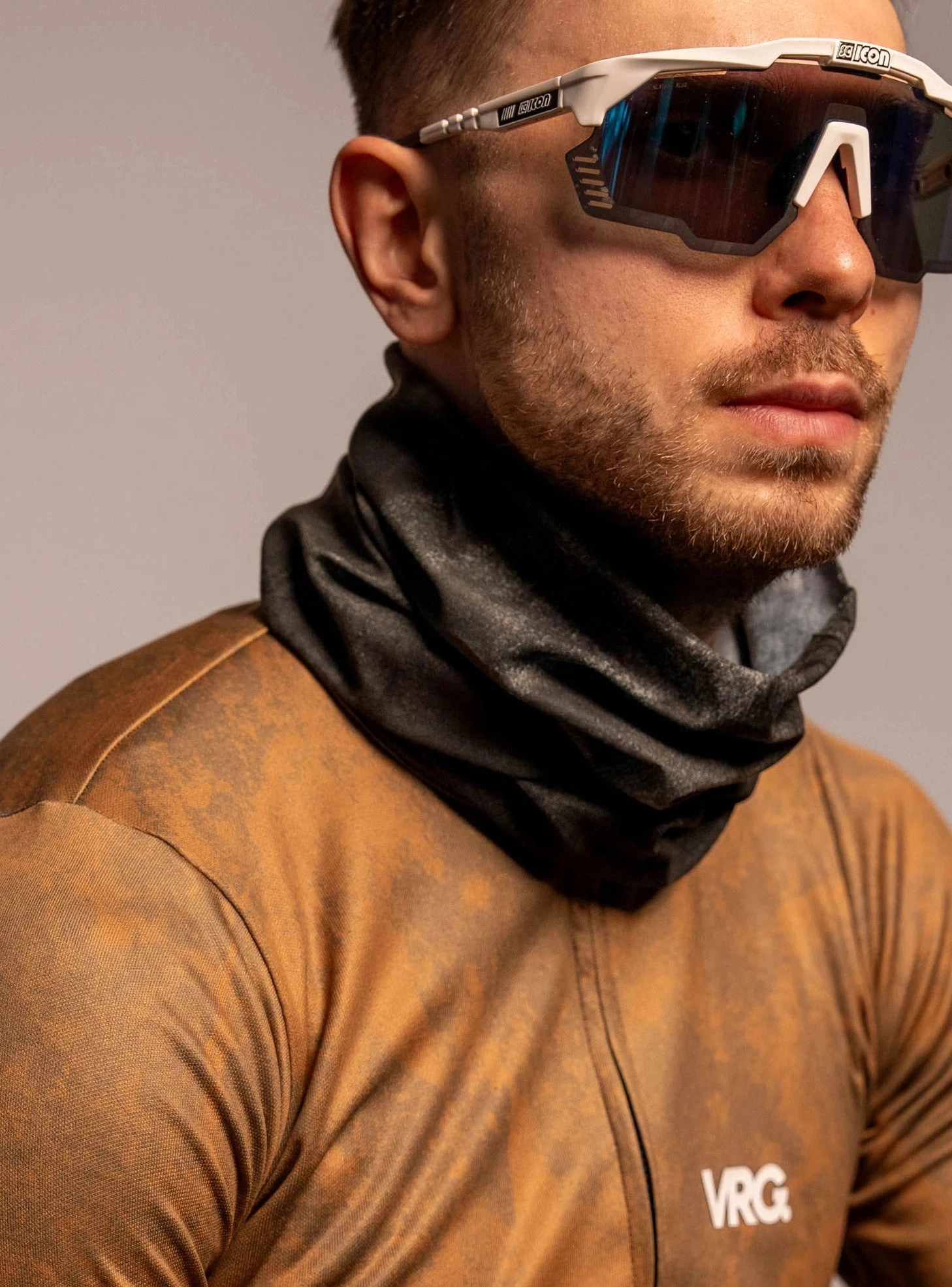 916 VRG NECK WARMER - POUR